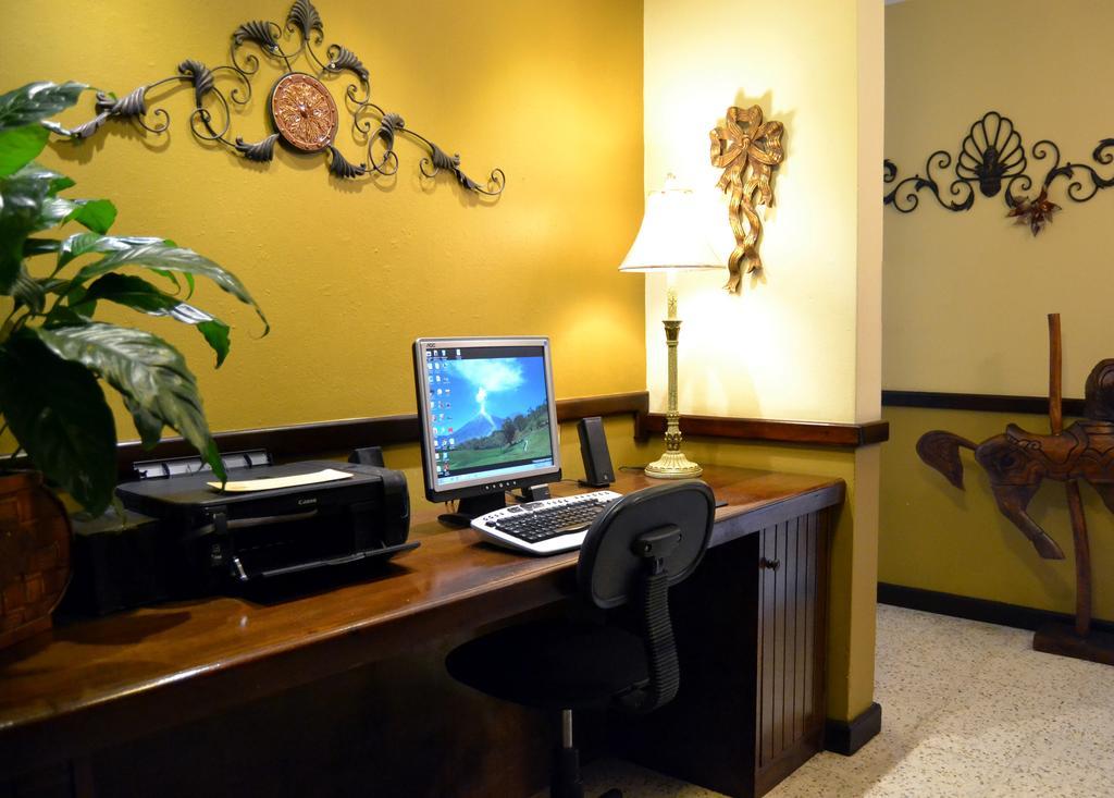 Hostal Villa Toscana Guatemala City Екстериор снимка