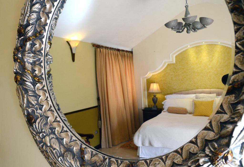 Hostal Villa Toscana Guatemala City Екстериор снимка