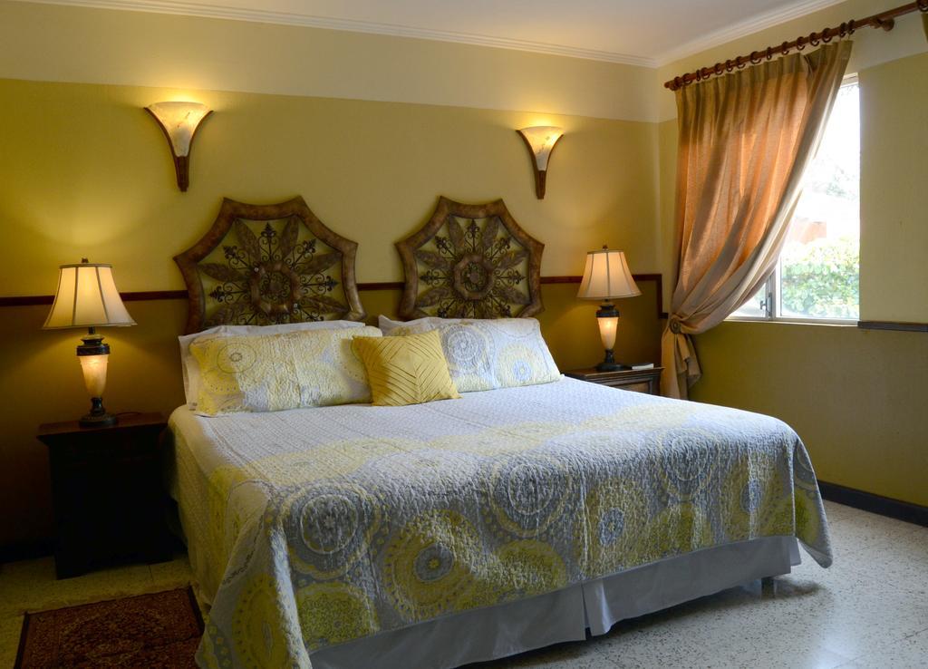 Hostal Villa Toscana Guatemala City Екстериор снимка