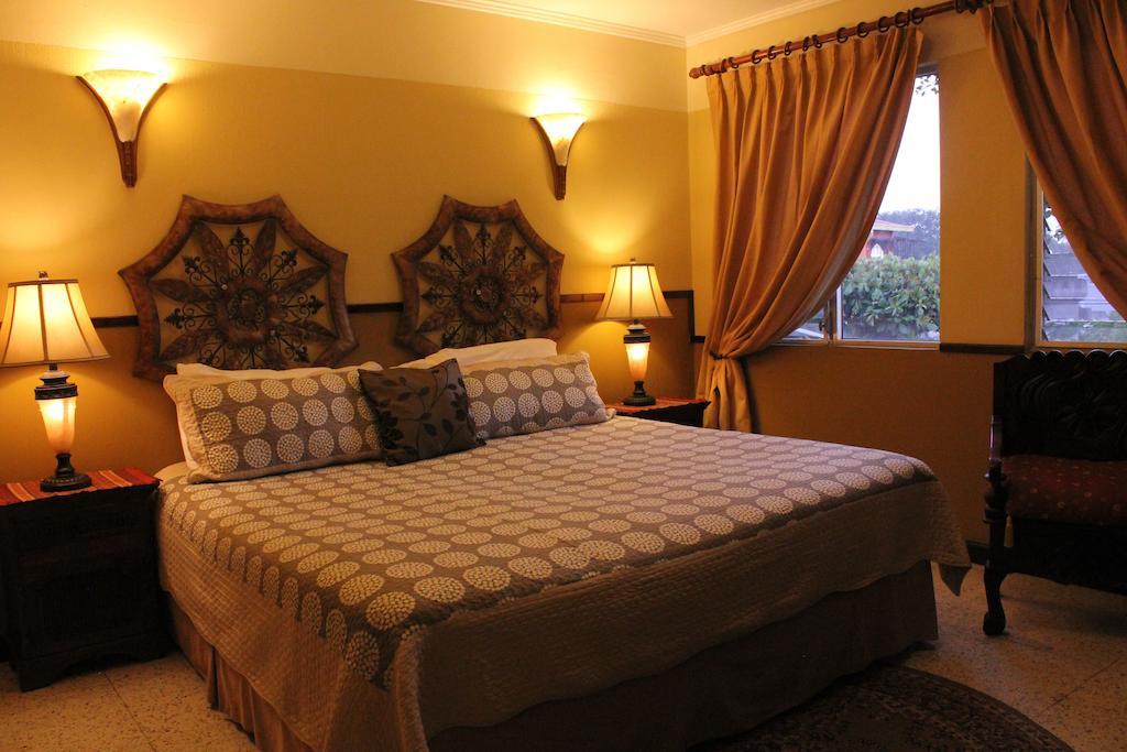 Hostal Villa Toscana Guatemala City Стая снимка