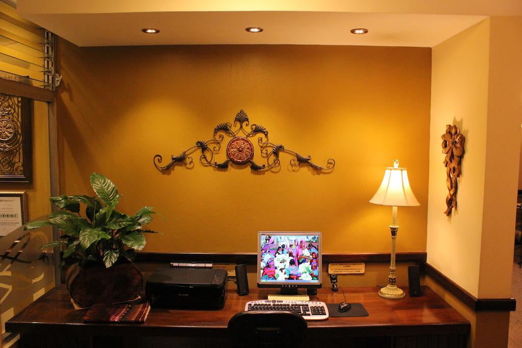 Hostal Villa Toscana Guatemala City Екстериор снимка