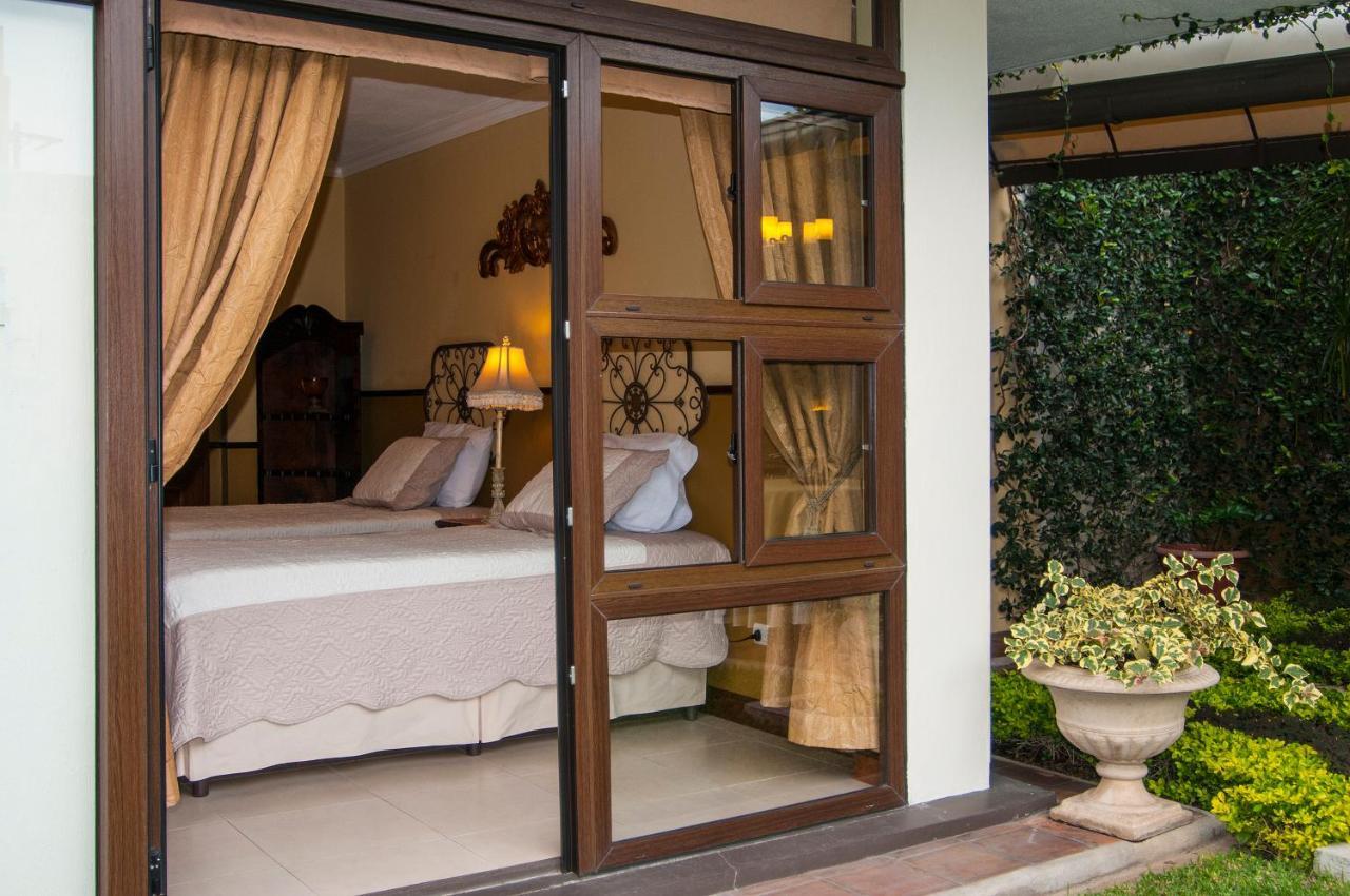 Hostal Villa Toscana Guatemala City Екстериор снимка