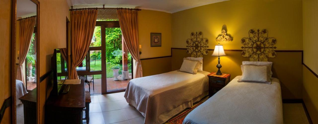 Hostal Villa Toscana Guatemala City Екстериор снимка