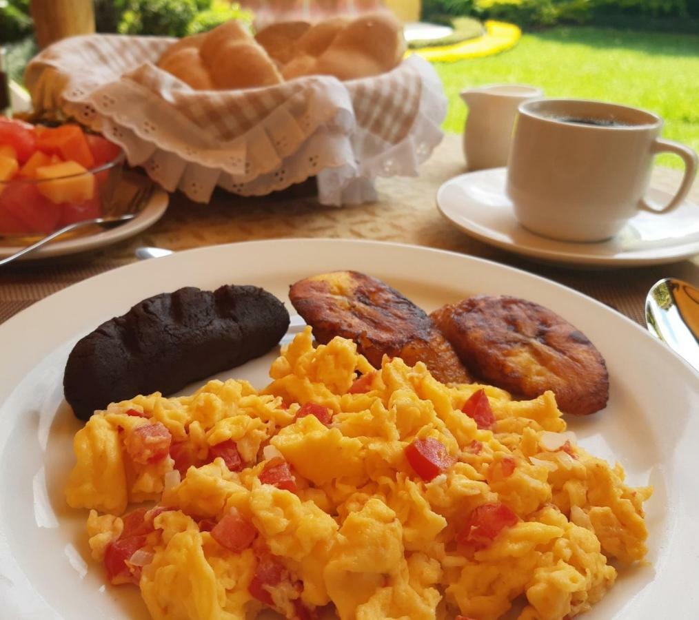 Hostal Villa Toscana Guatemala City Екстериор снимка